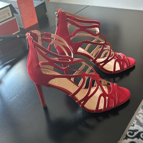 Vince Camuto sandals - Picture 1 of 3